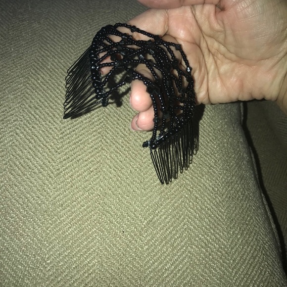 Hair comb for an updo - Picture 3 of 3